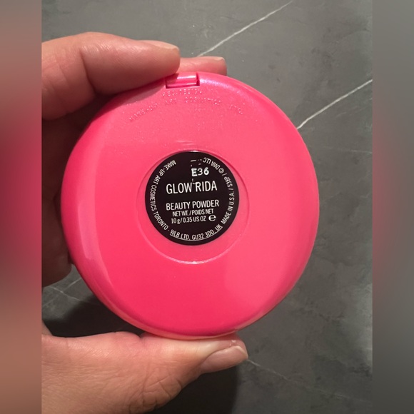 Mac X Trolls Beauty Powder New - Picture 2 of 3